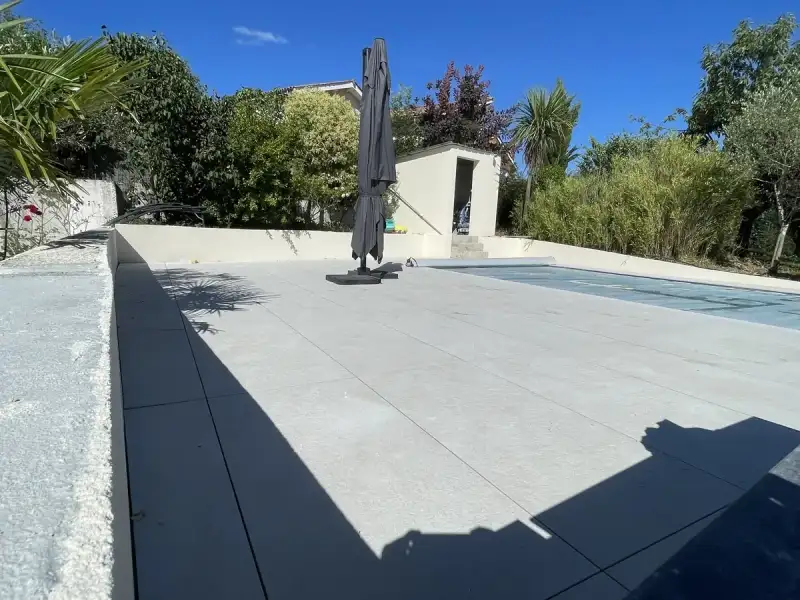 Chantier de terrasse sur plots à Artigues près de Bordeaux